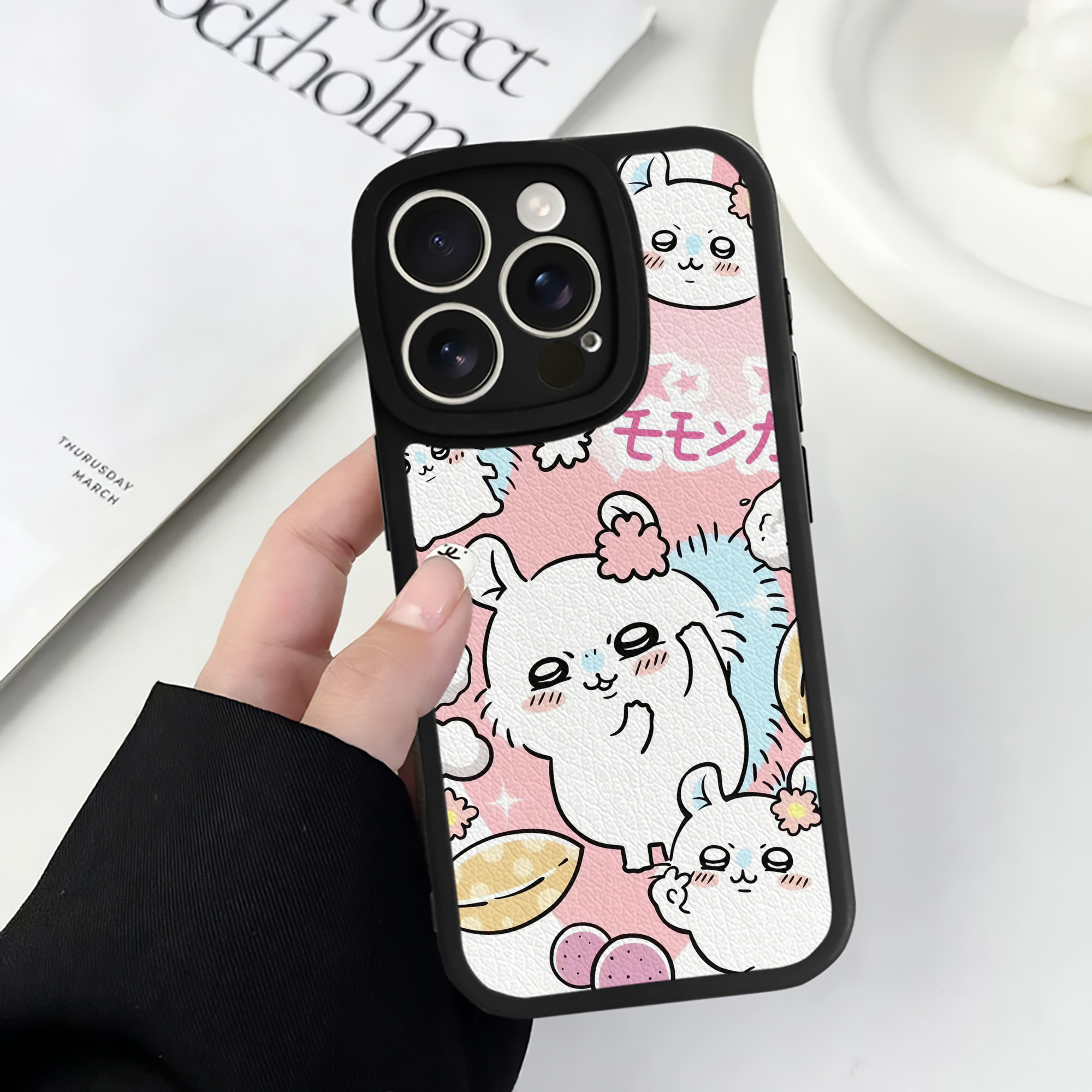 （画像用） ちいかわ Chii-kawa 【iPhone 16シリーズ対応】シリコンスマホケース（レザー調） 材質：シリコン